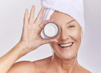 J’ai une peau mature : quelle crème visage choisir pour ma routine ?