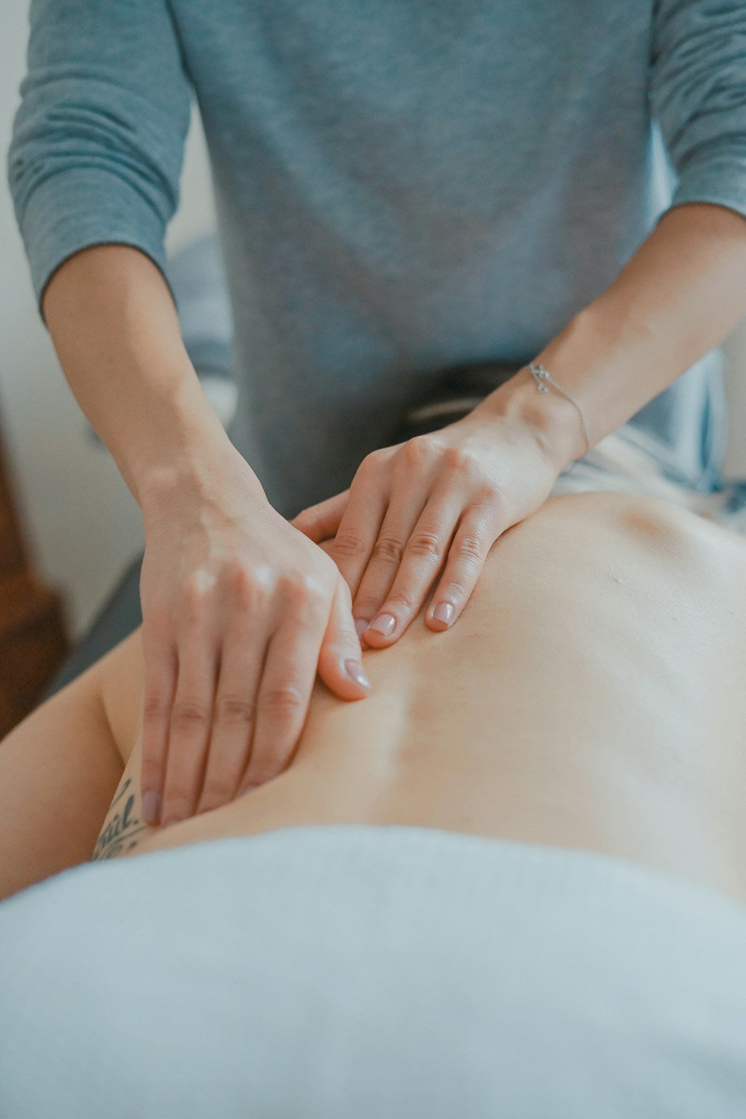 Guide Ultime pour Utiliser l'Huile de Massage à la Maison