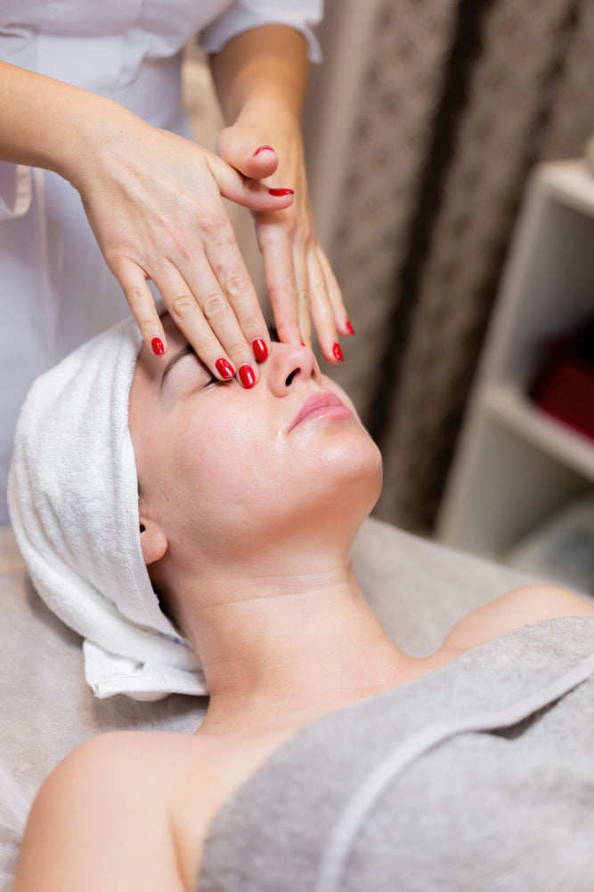 Comment choisir son soin visage naturel en institut ?