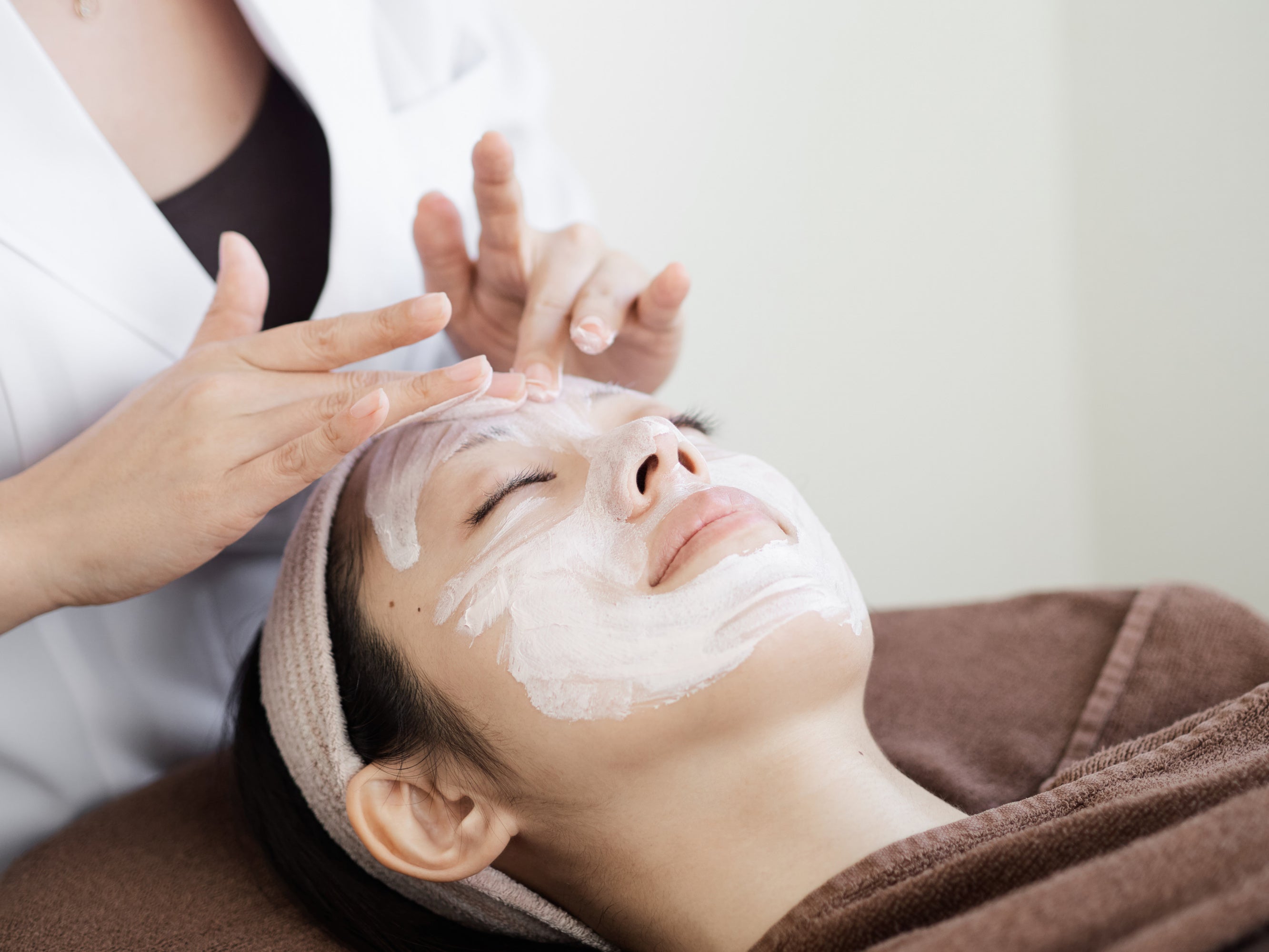 Les techniques méconnues pour booster l’efficacité de votre crème visage