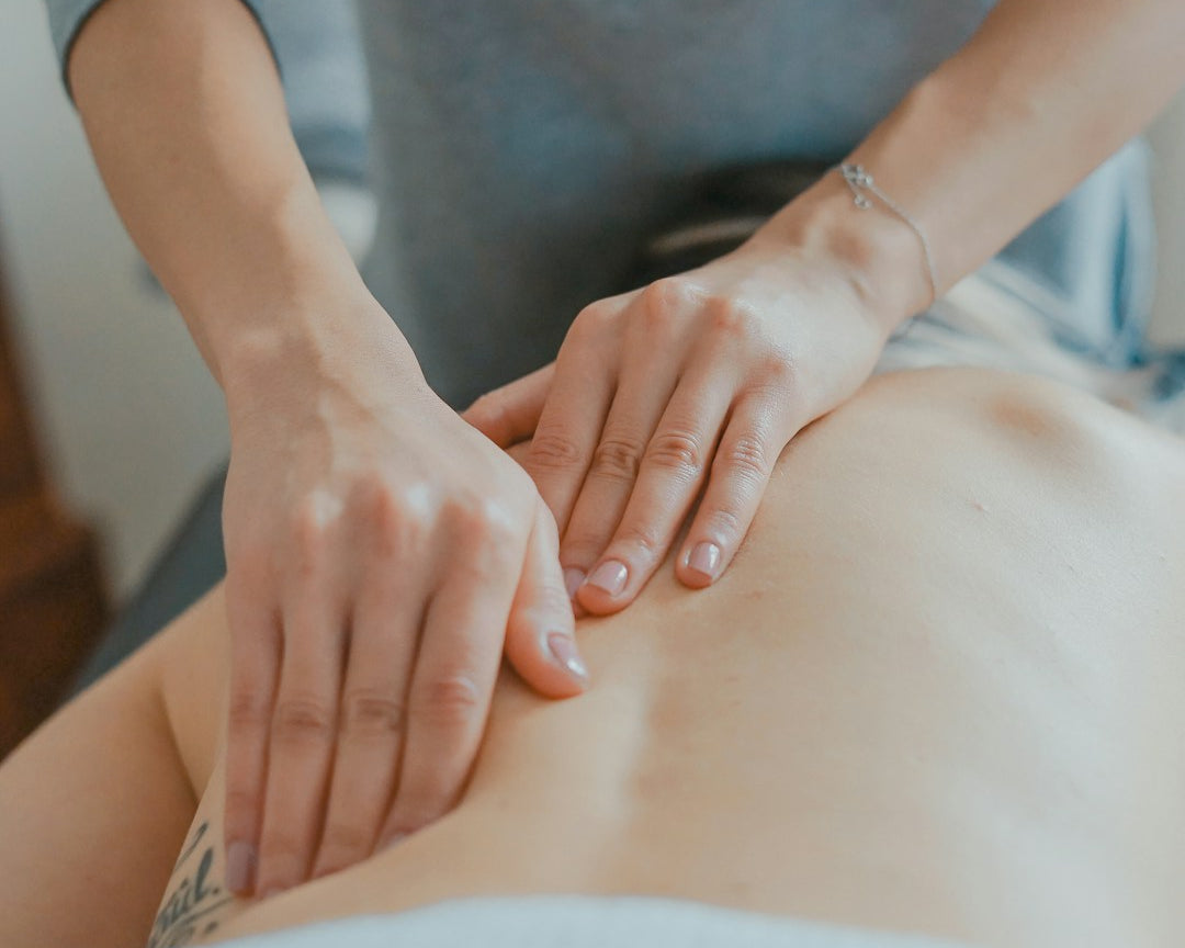 Guide Ultime pour Utiliser l'Huile de Massage à la Maison