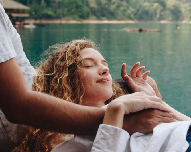 Initiation au massage tantrique : les gestes essentiels à connaître