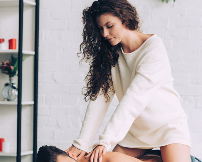 Le pouvoir des huiles : transformez vos massages en moments magiques